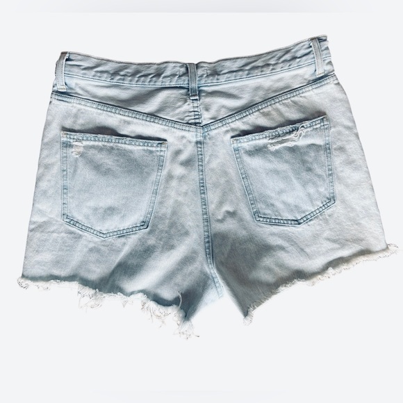 Uniqlo Distressed Light Wash Denim Short 100% Cotton Size 12 - Picture 2 of 7